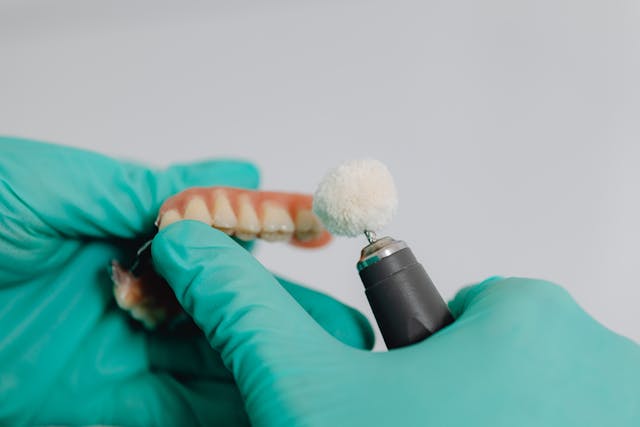 Ortodoncia e implantes dentales en la tercera edad